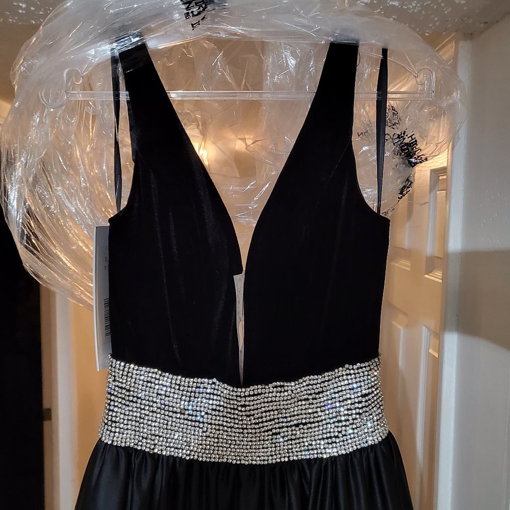 Jovani Satin Velvet Satin Gown Size 00 - Picture 4 of 10